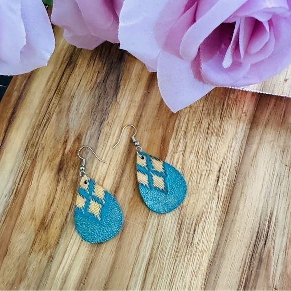 Boho Hand Crafted Style Hand Tooled Teardrop Leather Earrings Tan & Turquoise - Picture 1 of 4
